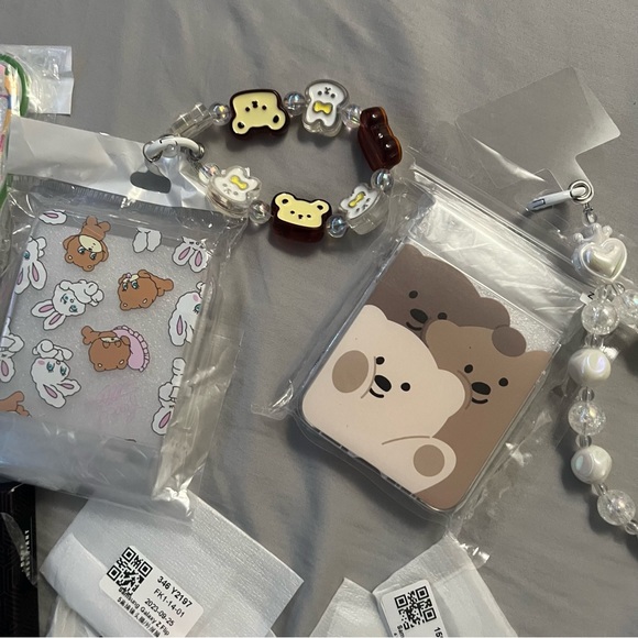 samsung zflip 5 cases + screen protectors - Picture 2 of 3